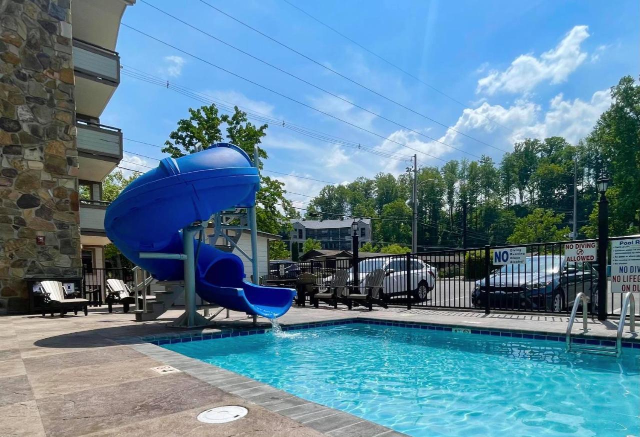 Howard Johnson By Wyndham Downtown Gatlinburg Exterior photo